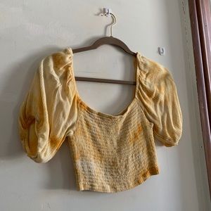 Crop top with puffy sleeves